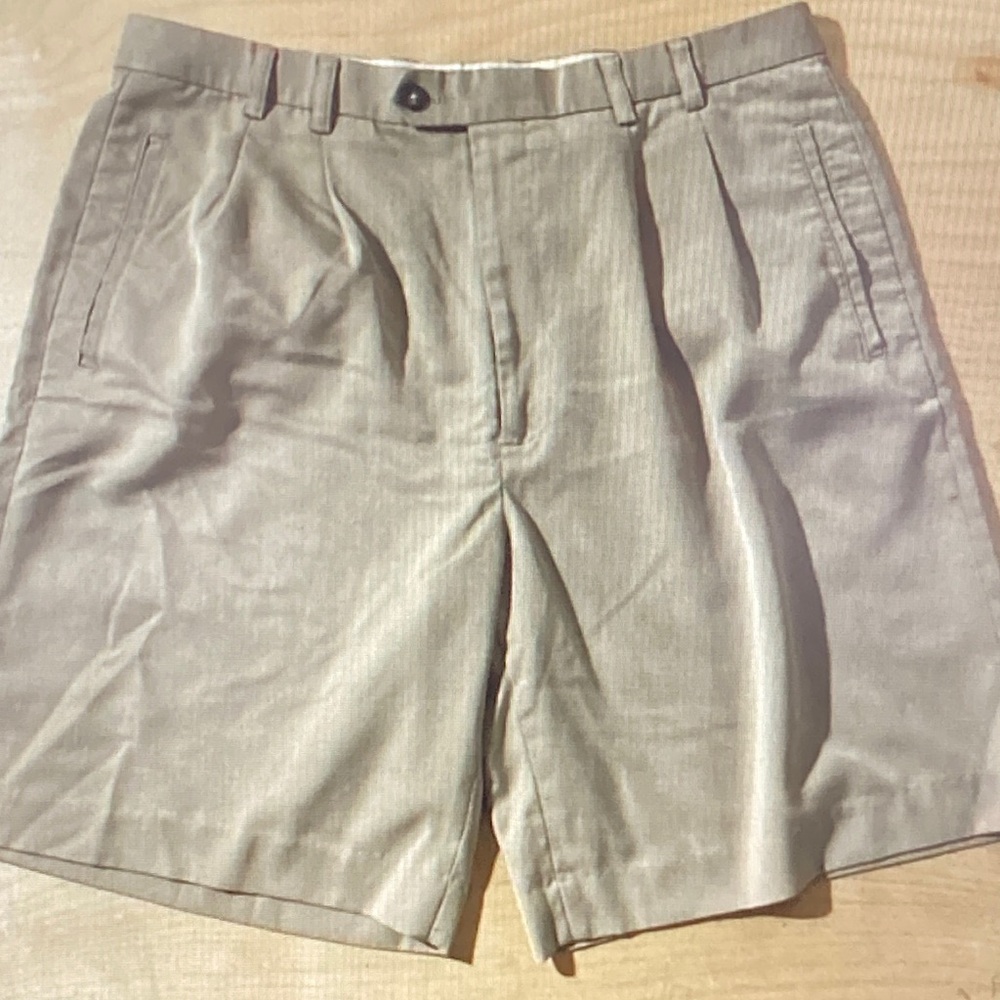 Cutter & Buck Men's Tan Flat Front Shorts